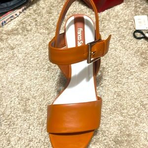 Good shape platform heels